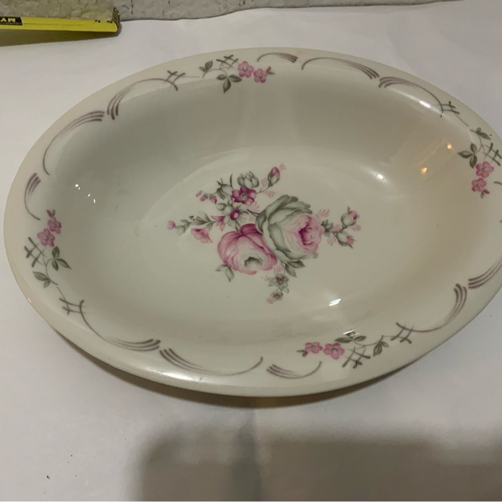 Castleton USA Belrose Oval Vegetable Bowl 10" G15